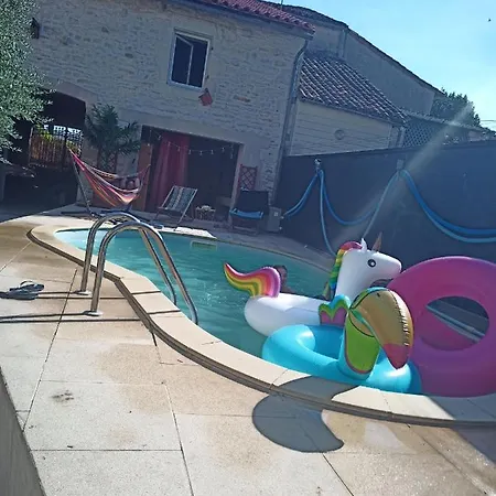 Belle Chambre D'hote Pour 2 A 4 Personnes * Chef-Boutonne
